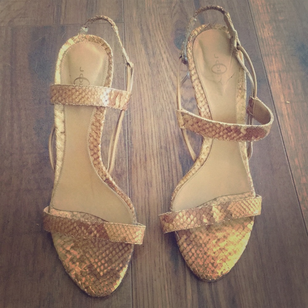 Joey Women’s Animal Print Heals Size 6